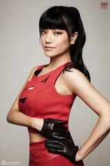 组图：江映蓉镂空绷带装秀美腿 性感捆绑奔放