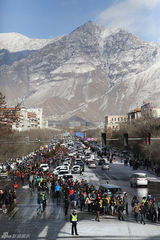 组图：行走日光城启动 陈坤携1500市民拉萨行走