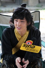 独家高清图：韩国演员金起范对话新浪韩娱