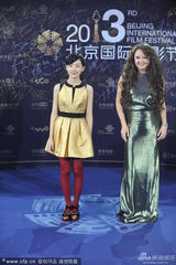 组图：莎拉-布莱曼亮相北京电影节蓝毯