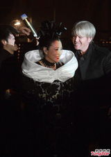 组图：汪明荃香港开唱 造型多变火辣优雅