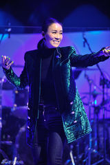 组图：那英张亚东新春音乐会编排经典老歌