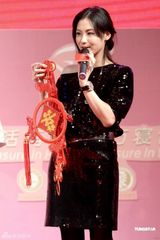 幻灯：张柏芝代言拍戏两不误 否认婆媳失和