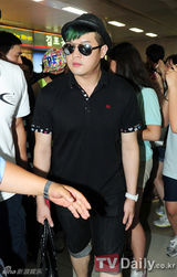 组图：SM家族结束日本演唱会返回韩国