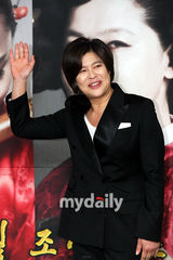 组图：金智恩等出席MBC《美人图》聊天秀发布会