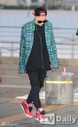 组图：BigBang成员GD与f(x)休闲装扮赴美