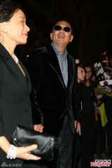 组图：舒淇王家卫现身张震婚礼引骚动