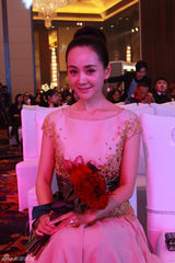 组图：谢楠吴京盛典秀恩爱 王岳伦亲吻李湘