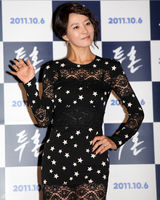 高清组图：韩星金善雅金柱赫携手宣传新片《斗魂》