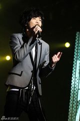 幻灯组图：华语榜中榜成都揭幕 潘玮柏张靓颖站台