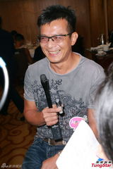 组图：黄日华唐宁上演忘年恋 鲍起静为亚视担忧