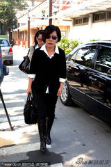 组图：潘安邦逝世受关注 友人陈淑慧现身停尸房