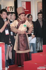 组图：陈法拉否认失宠 胡杏儿施美人计献吻