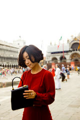 组图：秦海璐威尼斯拍大片 尽显文艺复古气息  