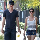 组图：瑞切尔-贝尔森和男友海登逛街购物