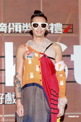 组图：杨千嬅撑场叱咤记者会 多对绯闻情侣同台