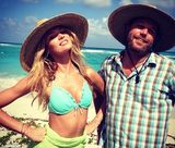 组图：超模坎蒂丝-斯瓦内普尔海滩晒翘臀 比基尼美胸热辣