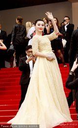组图：范冰冰助阵红毯蕾丝纱裙雍容繁复