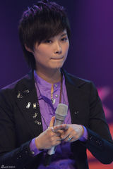 高清：李宇春亮相《节节高声》 尽显可爱女人味