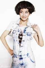 组图：小燕子李晟夏日时尚大片 俏皮率真惹人爱