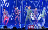 组图：韩团SHINee《M Countdown》强势夺冠