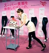 幻灯图：星野亚希33岁生日自创品牌成立 大秀美腿