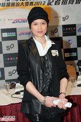 组图：邵美琪祝福郑伊健将婚 透露自己感情幸福