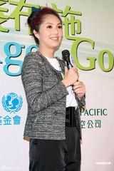 幻灯图：杨千嬅为慈善活动筹款 坦言与老公甜蜜