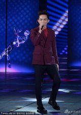 组图：央视春晚林宥嘉张杰《给我你的爱》