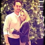 组图：《大爆炸》佩妮结婚 与新婚丈夫甜蜜满满