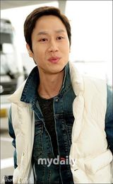 组图：韩艺人郑宇巴厘岛杂志写真帅气阳光