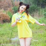 幻灯图：芙蓉姐姐穿巴西队服 捧大力神杯拍写真