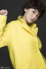 组图：李曼时尚写真大片展甜美笑颜