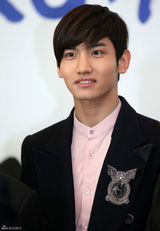 组图：东方神起昌珉与贤雅金正恩等出席宣传活动