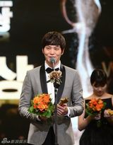 组图：金南珠获奖落泪 宋仲基文彩元成最佳搭档