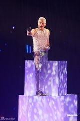 组图：郭富城个唱完满落幕 熊黛林三度现身支持