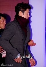 组图：李秉宪安圣基等出席韩国电影协会忘年会