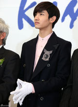 组图：东方神起昌珉与贤雅金正恩等出席宣传活动