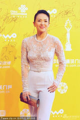 组图：影后章子怡单人镇场 蕾丝连体装高挑霸气