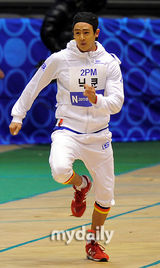 组图：2PM等参加《偶像明星田径大赛》节目录制