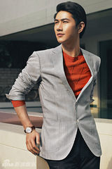 组图：何明翰杂志封面大片大玩贵族绅士风