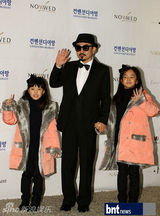 组图：韩笑星洪禄基大婚 SM娱乐家族总动员祝贺