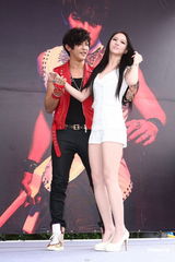 组图：汪东城单飞出专辑12年终圆梦