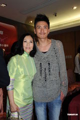 组图：汪明荃服务无线40年 无线高层设宴众艺人到贺