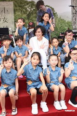 组图：张芸京新造型女人味 传与小煜暧昧粉丝心碎