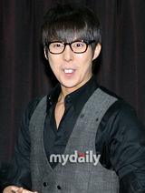 组图：SS501成员金亨俊参加音乐剧《咖啡因》彩排