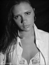 幻灯图集：维多利亚18岁清纯写真 胸部只有A罩杯