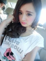 组图：女子酷似杨幂  网友直呼傻傻分不清