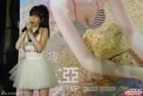 组图：女星挺30G胸拍写真 曾因胸大遭嘲笑
