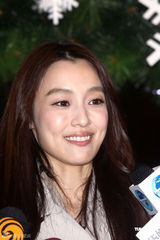 组图：范玮琪分享订婚喜悦 期待与大小S带孩子出游